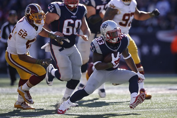 Patriots RB Dion Lewis Ruled Out with Knee Injury