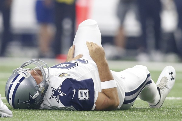 Tony Romo Out for Season with Hairline Fracture in Shoulder
