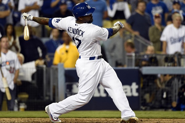 Howie Kendrick Re-signs with Los Angeles Dodgers