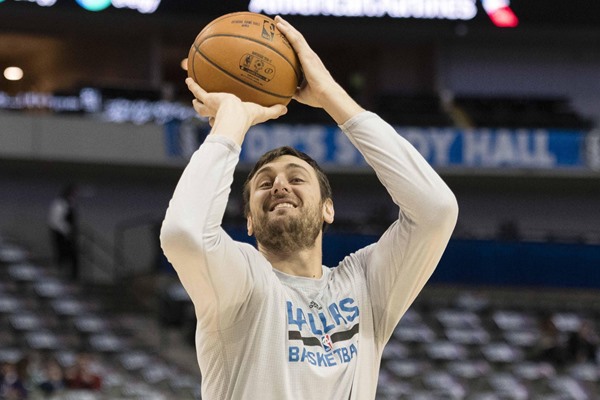 Report: Andrew Bogut Expected to Sign with Cleveland Cavaliers