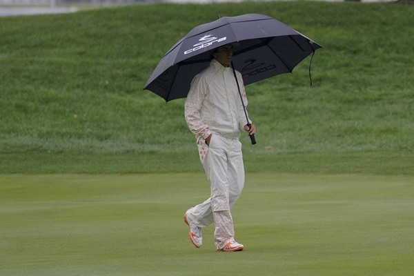 United States Leads But Rain is the Big Story at Presidents Cup