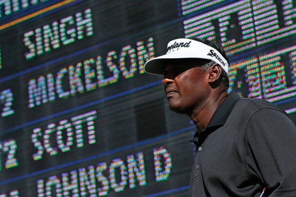 Vijay Singh Goes Low, But Adam Scott Still Leads Down Under