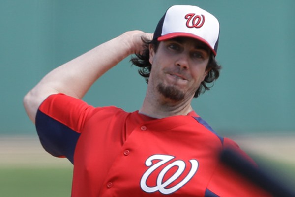 Los Angeles Dodgers Sign Dan Haren to One-Year Contract