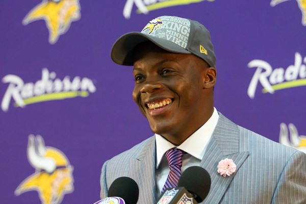 Detailing the Most Surprising Trades of the 2014 NFL Draft