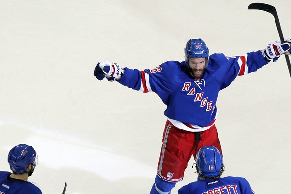 NHL Stanley Cup Playoffs 2013-14: Dominic Moore Continues to Inspire Rangers Run to Stanley Cup